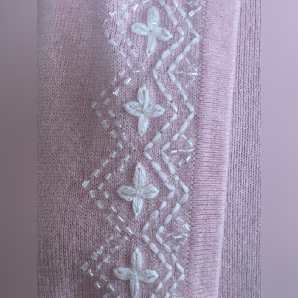 Ladies Sweater - Picture 2 of 9